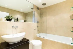 Stylish 2BR Flat next to Battersea Park - Image 5