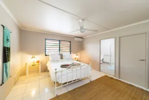 Teouma Bay Beach House - Image 3