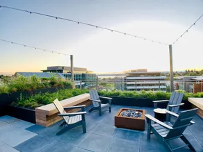 Posh Pad with Water Views - Image 5