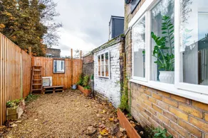 Bright Tranquil 1 Bed Flat in Peckham - Image 3