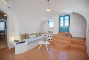 Santorinio Yellow House - Image 4