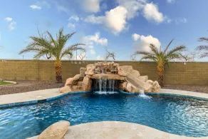 Athena 4 Bedroom Home by RedAwning - Image 5