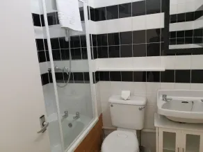 BookedUK: NEW Large duplex apartment - Image 5