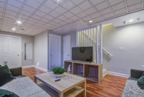 Beautiful Modern Colonial House 10m to DC - Image 2