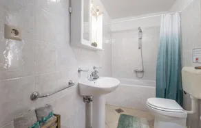 Stunning Home in Sveti Anton With Wifi and 4 Bedrooms - Image 4