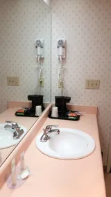 Totem Lake Hotel - Image 4