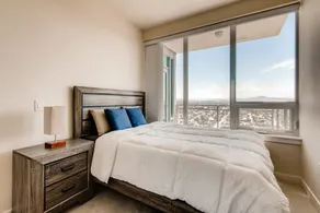 Highrise 2 BR Prime Spectacular Views - Image 3