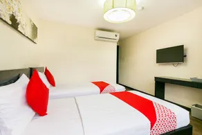 Small Bay Hotel by OYO Rooms - Image 4