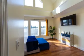 Yachtsman's Cove with 3-Levels - Image 4