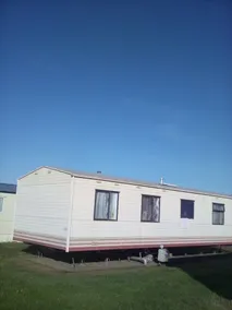 Charming 3-bed Caravan in Camber Food Rest - Image 2