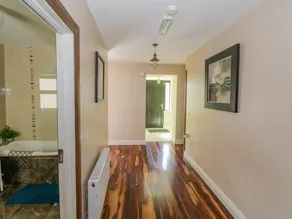 Hannon's Country Farmhouse - Image 4