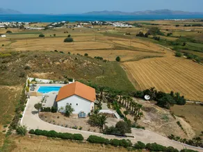 Magnificent Villa With Pool - Image 5