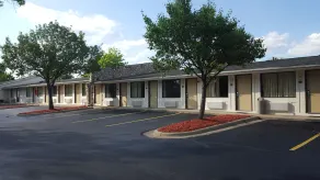 Super 8 Aberdeen Southern Pines - Image 5