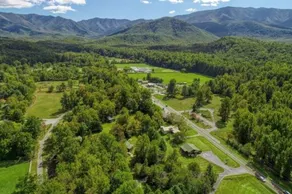 Sweet - 2 Bedrooms, 2 Baths, Sleeps 6 Cabin by RedAwning - Image 3