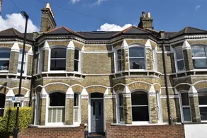 5 Bedroom House With Patio in Brixton - Image 5