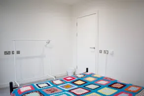 Modern 1 Bedroom Flat With Balcony Near Canary Wharf - Image 2