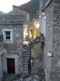 La Scala Within a Stunning 13th Century Setting - Image 5