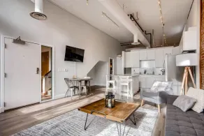Industrial Design Flat Historic Loft Heart of Lohi - Image 5