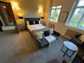 The Royal Retreat -elegant 7bdr With Garden - Image 4