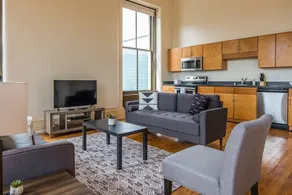 High-Rise Downtown Apts by Frontdesk - Image 4