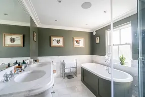 Luxe Modern Townhouse - Image 2