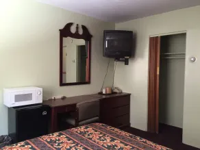 Travelers Motel - Image 5