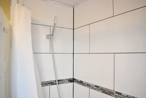 Spacious 3 Bedroom Shadwell Flat - Image 3