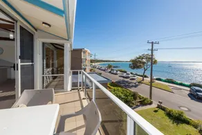 Castaways Unit 8 17 Shoal Bay Road - Image 2