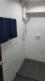 Relax Lodge BKK Double Room Private Bathroom 3 - Image 5