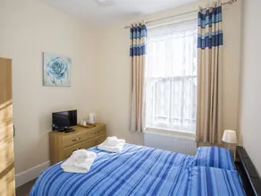 Brent Knoll Inn - Image 2