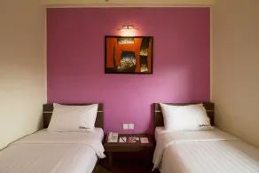 RedDoorz near Kota Tua - Image 2