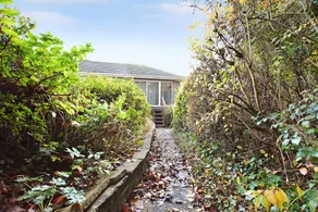 Lovely Spacious 4bed Home Manchester - Image 5