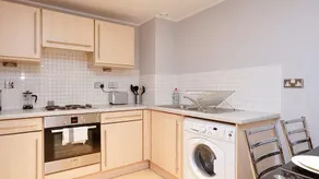 Leeds City Centre Apartment with River View - Image 3