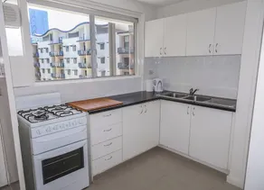 HOMELY KINGS PARK APARTMENT - Image 2