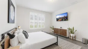 Cozy 4BR House Close to Cota DT w Fast Wifi - Image 3