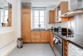 Outstanding Trafalgar Penthouse sleeps 8 - Image 3