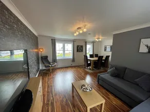 Beautiful 2-bed Apartment in Renfrew - Image 3