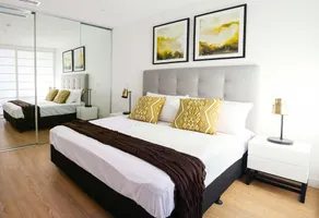 Modern Designer’s Pad - Image 3