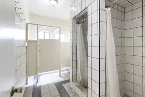 Pride Hotel - Image 5