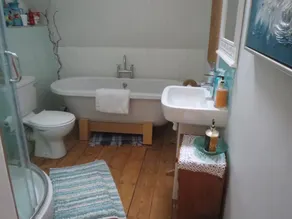 Bank Guest House - Image 5