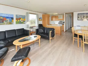 Cozy Holiday Home in Hvide Sande Near Sea - Image 4