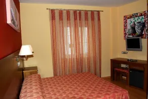 Hostal Jardines Del Mediterraneo - Image 2