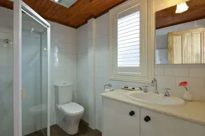 Trafalgar Premium Vintage Suites - Image 5