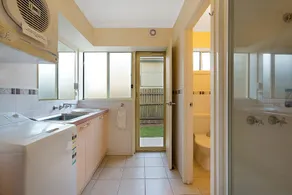 Grandeur Holiday Units - Image 4
