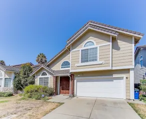 Centrally Located Elegant 3br In Union City 3 Bedroom Home - Image 3
