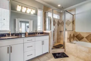 Gorgeous Oak Lawn Townhouse KING BEDS - Image 4