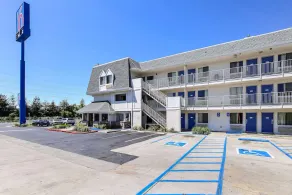 Motel 6 Oakland Airport - Image 5