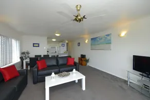 Sundeck Unit 7 - Shoal Bay - Image 5