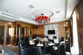 Royal Hotel - Image 2