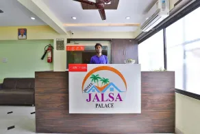 OYO 37398 Hotel Jalsa Palace - Image 2